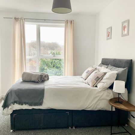 Simple 2-Bedroom 1.5 Bath Apartment In Thornhill 사우샘프턴 외부 사진
