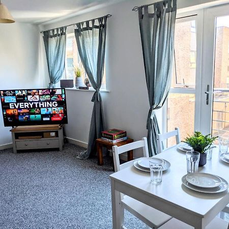 Simple 2-Bedroom 1.5 Bath Apartment In Thornhill 사우샘프턴 외부 사진