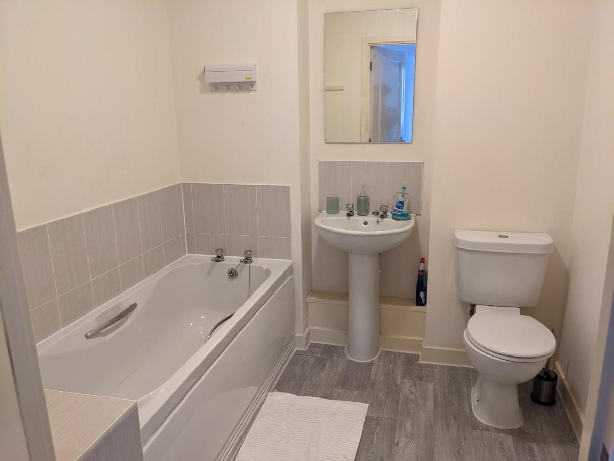 Simple 2-Bedroom 1.5 Bath Apartment In Thornhill 사우샘프턴 외부 사진