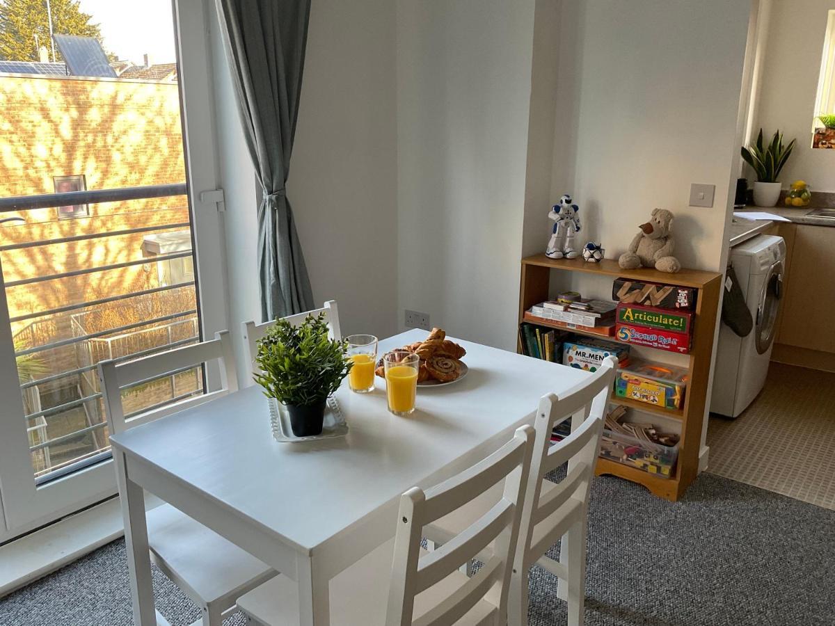 Simple 2-Bedroom 1.5 Bath Apartment In Thornhill 사우샘프턴 외부 사진