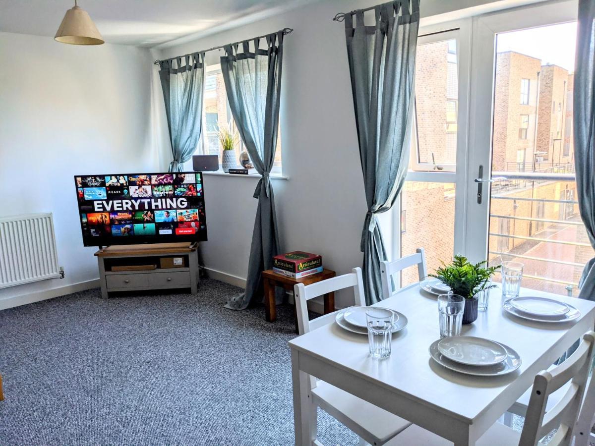 Simple 2-Bedroom 1.5 Bath Apartment In Thornhill 사우샘프턴 외부 사진